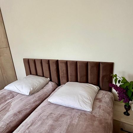 Bed and Breakfast Inexpensive House Wanadsor Exterior foto
