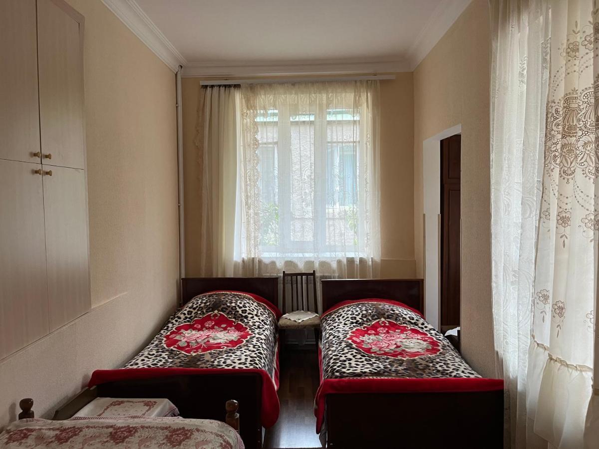 Bed and Breakfast Inexpensive House Wanadsor Exterior foto